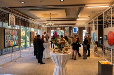 Zamansız Kapılar Sergisi: Sanatın Eşiğinde Bir Yolculuk